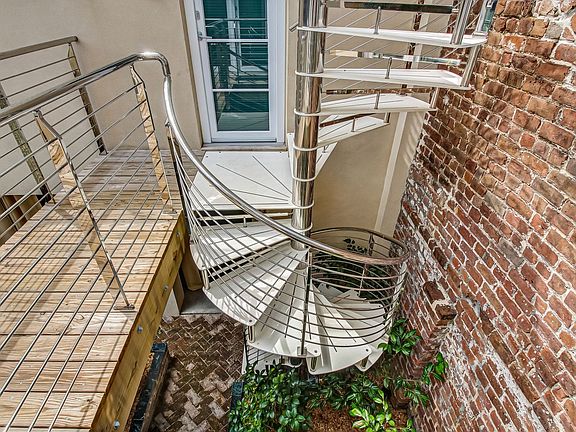 2nd image of 31 E Jones St #B-1ba-469sqft