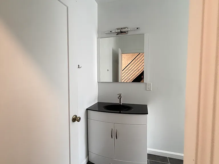 2032 E Huntingdon St — Photo 14