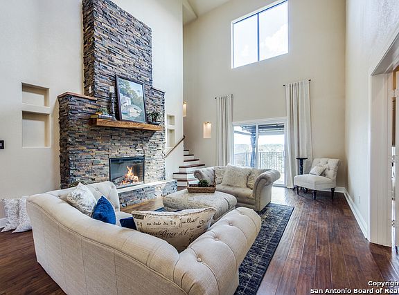 3rd image of 25910 Silver Cloud Dr