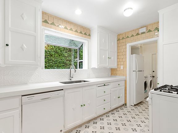 4th image of 321 N Harper Ave