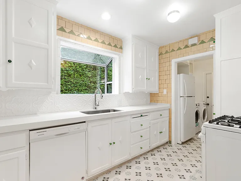 321 N Harper Ave — Photo 4
