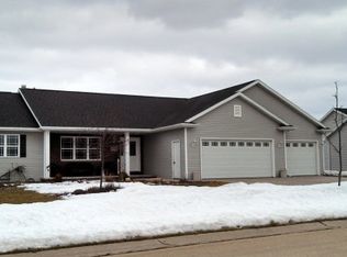 N1769 Medina Dr, Greenville, WI 54942