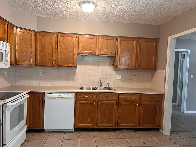 3903 Willshire Dr — Photo 6