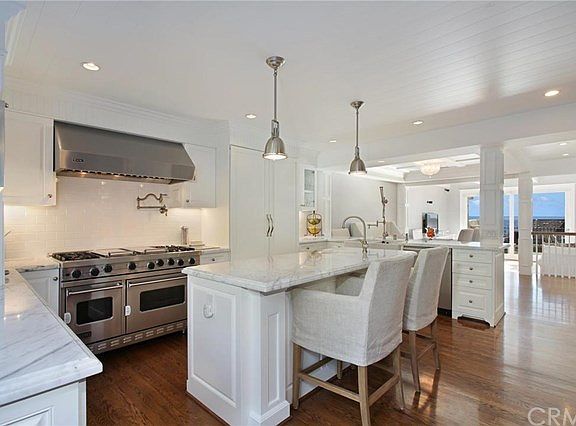 Kitchen with Island