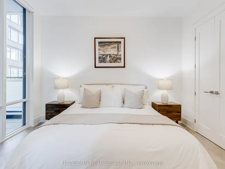 455 Wellington St W #301 — Photo 21