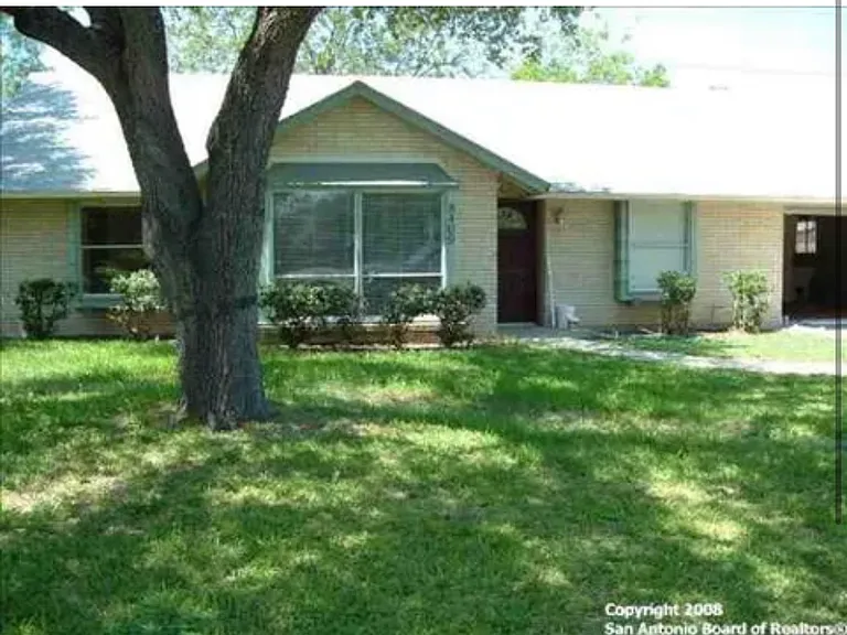 8409 Laurelhurst Dr — Photo 2