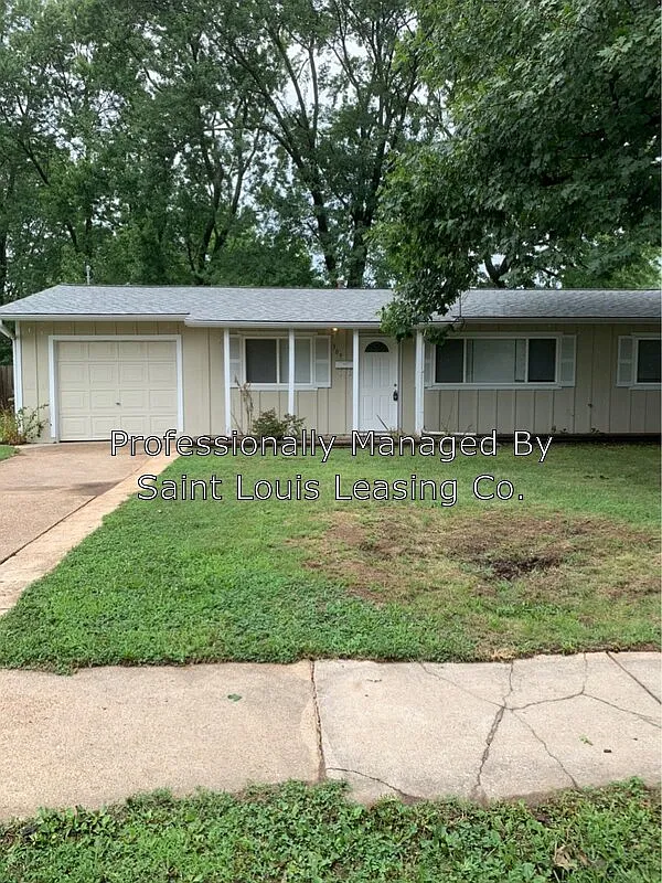 309 Imperial Dr photo 1