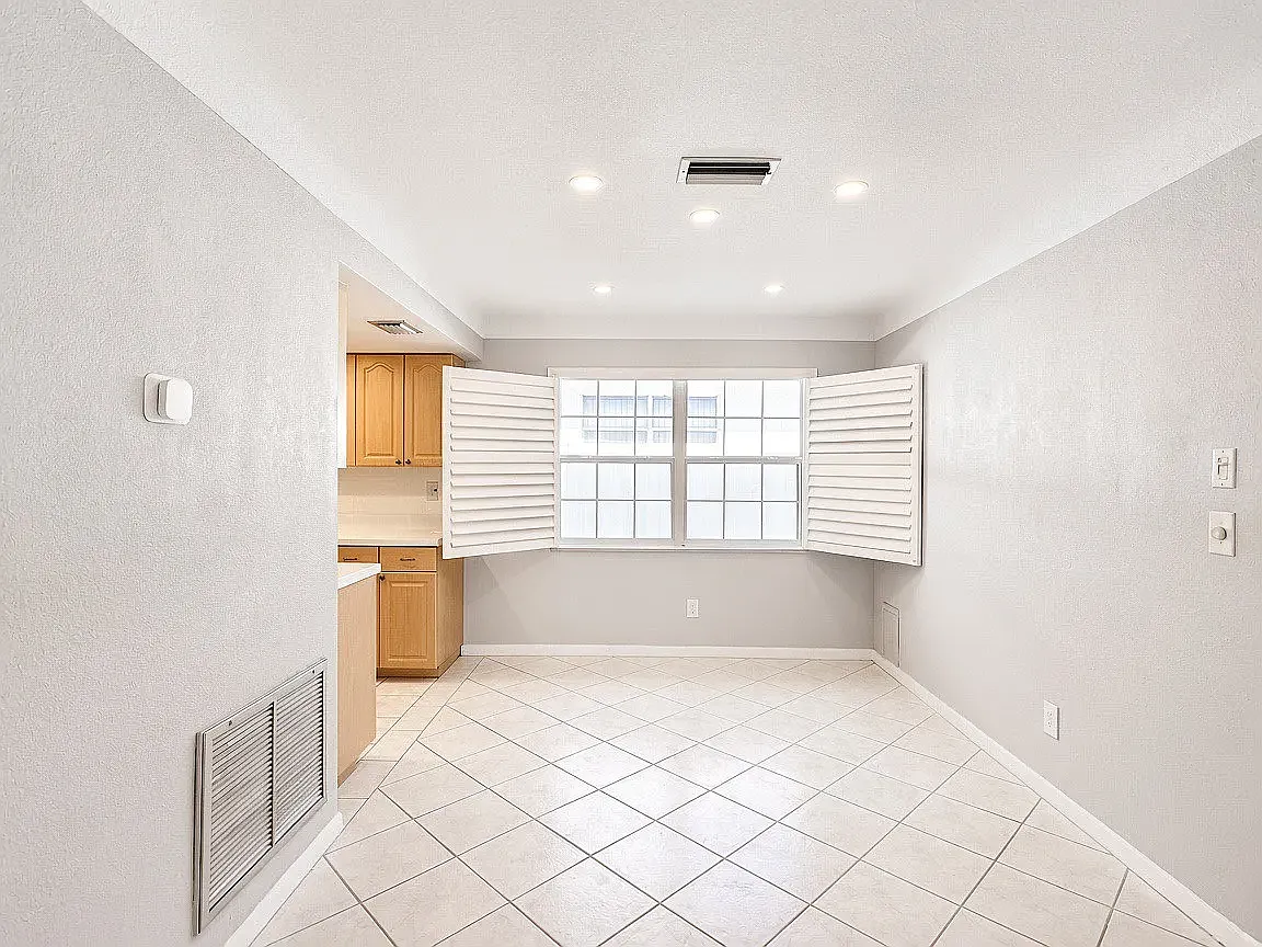 2 bed, 1234 sqft, $2,600 — Photo 3