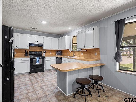 3rd image of 509 Penny Ln