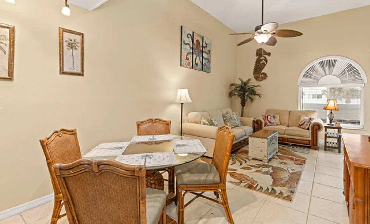 2 bed, 2.0 bath, 12378 sqft, $4,659 — Photo 4