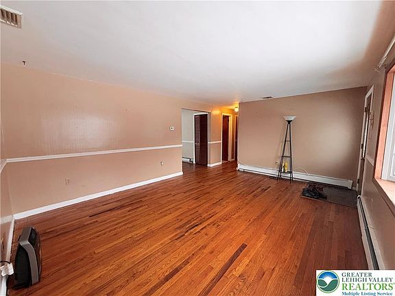 3rd image of 826 Whittier Dr