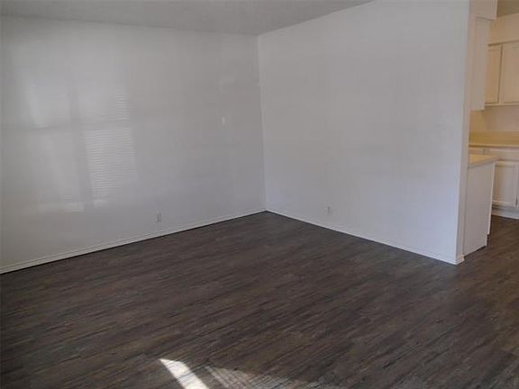 3rd image of 408 Amanda Ln #410