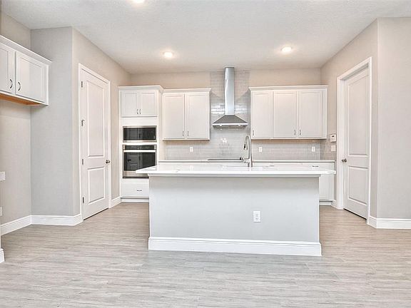 4th image of 2967 Voyager Ave