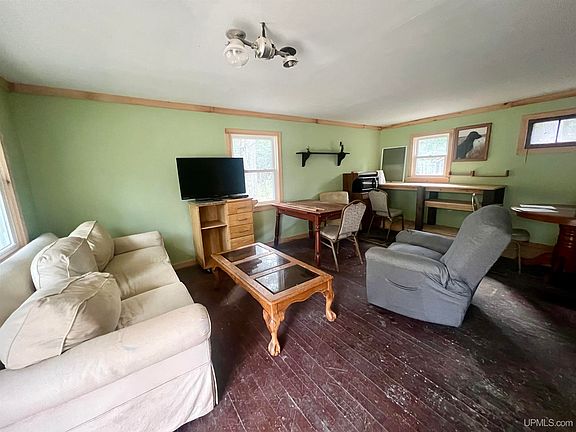 3rd image of 1033 D Rd