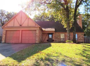 404 Thorn Wood Dr, Euless, TX 76039
