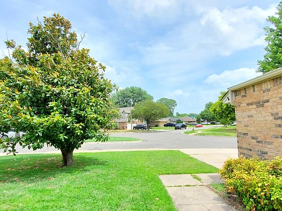 3rd image of 1536 Creekside Dr
