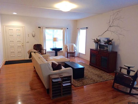 3rd image of 32 Furlong St