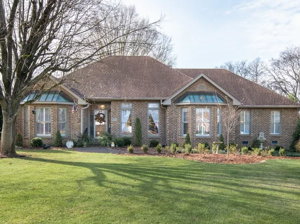 322 Creekwood Ct, Gallatin, TN 37066