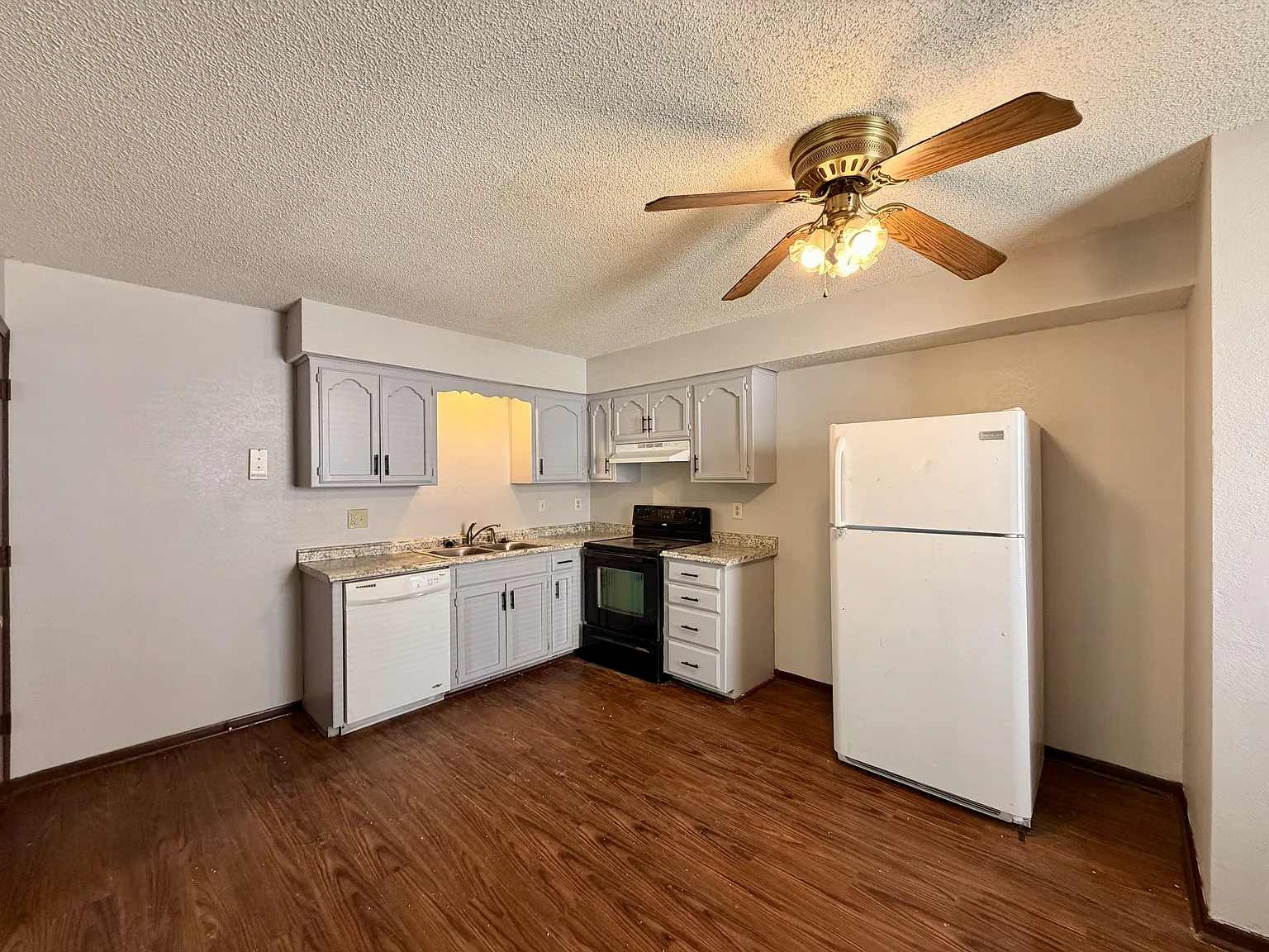 215 Northeast Timbercreek Drive - 1 — Photo 4