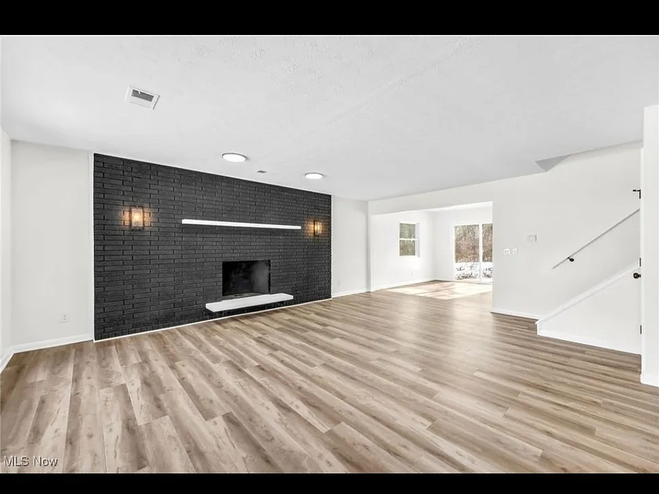 Fresh paint, new LVP flooring throughout entire downstairs living areas, energy efficient new lighting throughout
(Left side 2928 Pressler)