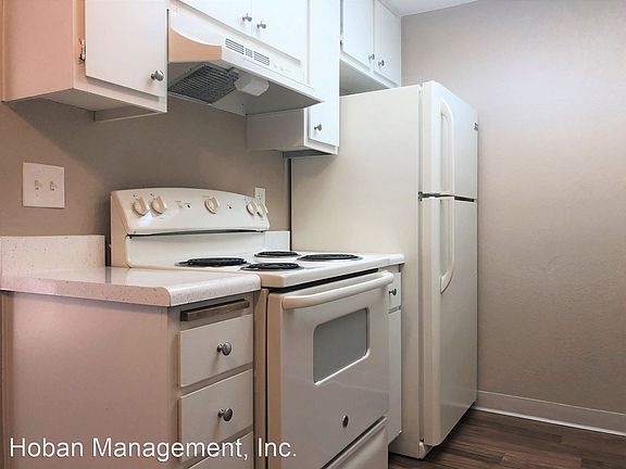 4th image of 2975 Euclid Ave APT 10