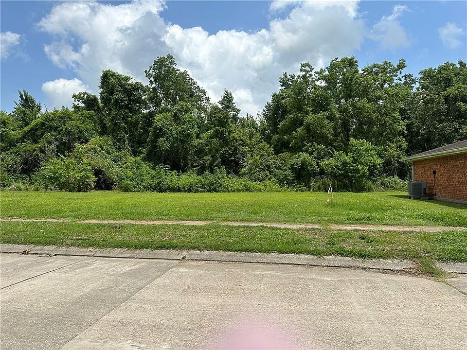 2nd image of 2901 Meraux Ln