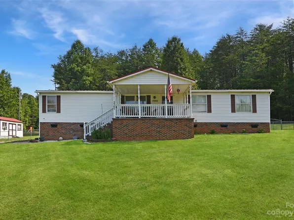 2265 Hartland Forest Dr, Morganton, NC 28655