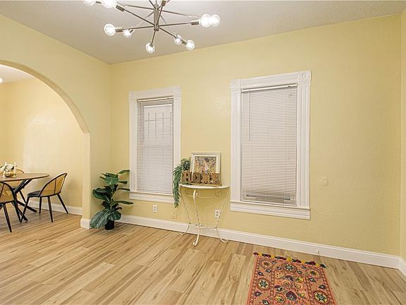 4th image of 115 Brooklyn Ave