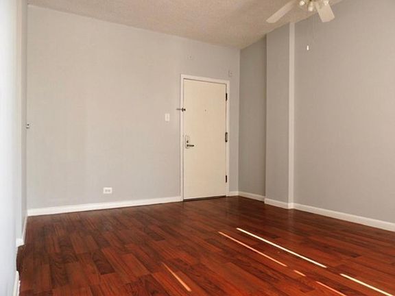 2nd image of 4521 N Clarendon Ave #808