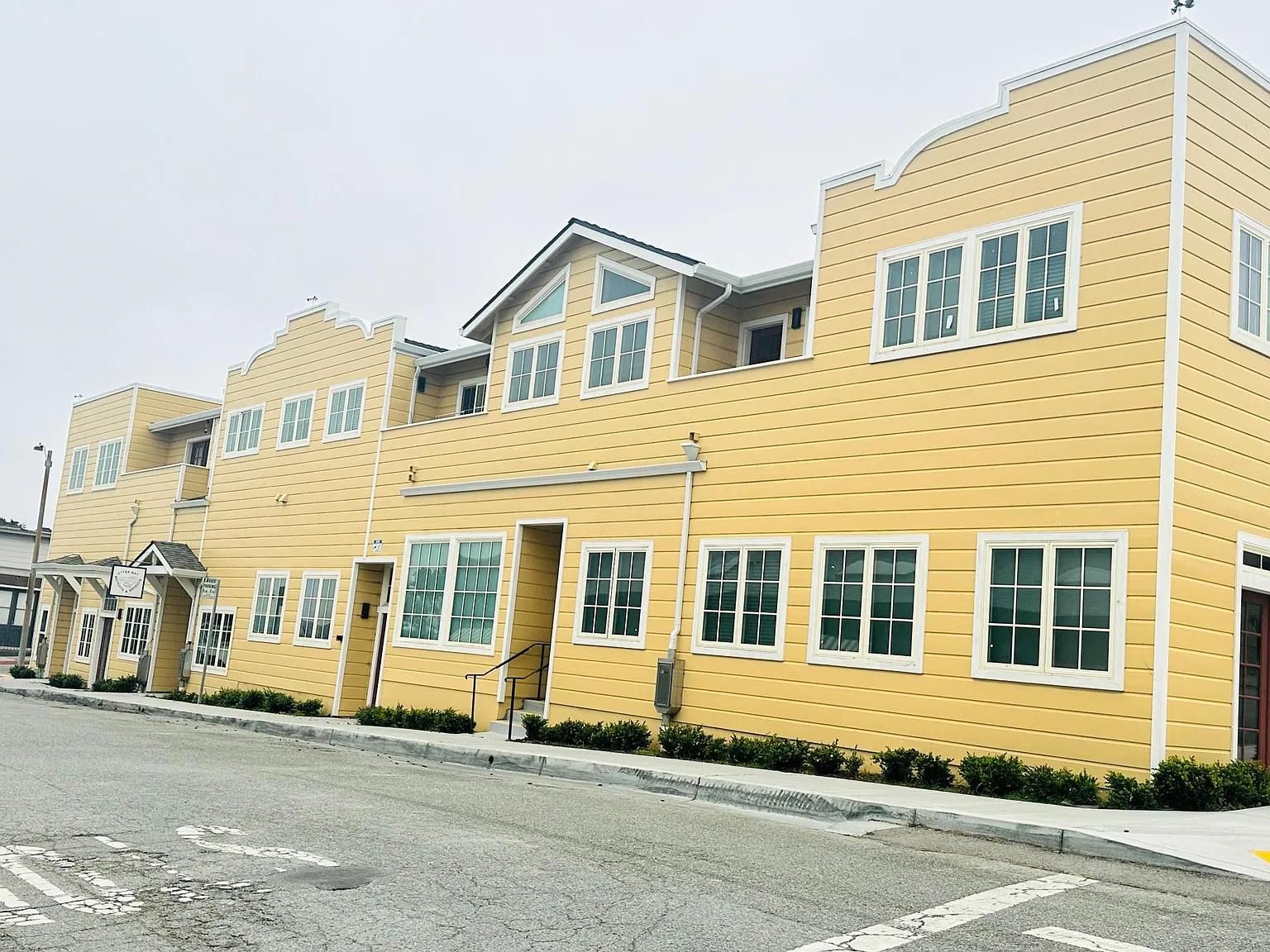 301 Grand Ave — Photo 2