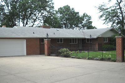 1st image of 202 Wedgewood Pl