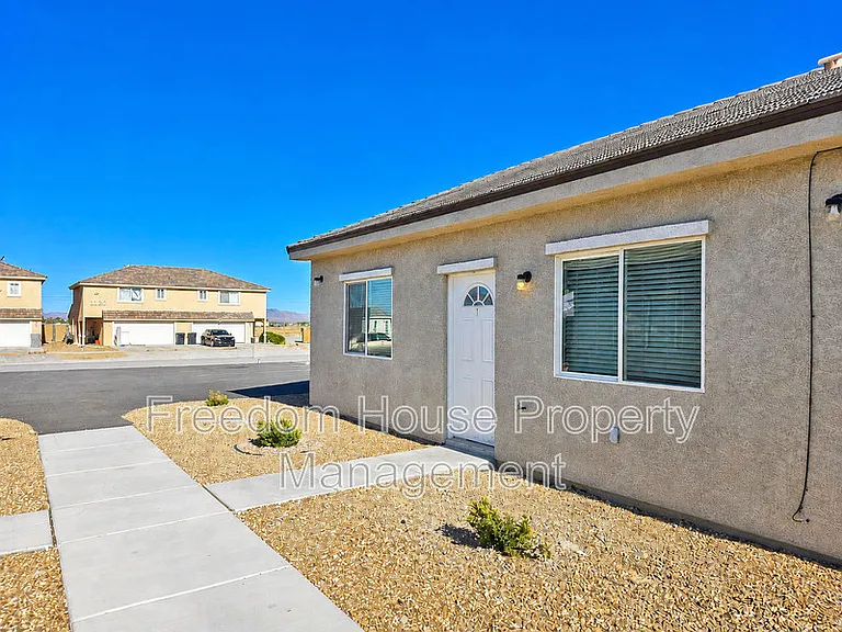 1121 Sixshooter Ave #1 — Photo 2