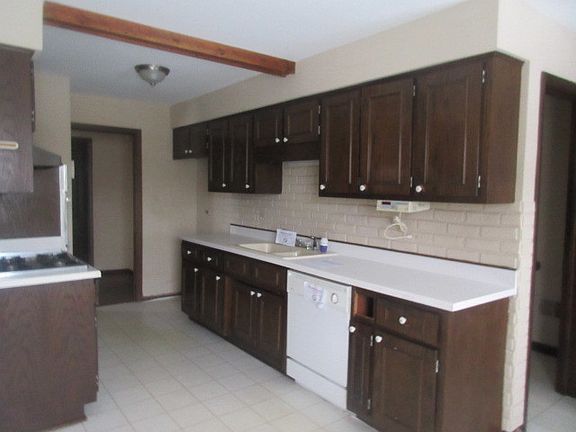 3rd image of 641 Thornwood Dr