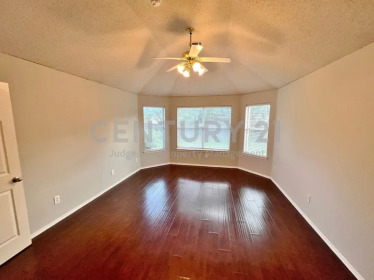 1222 Harvard Ln — Photo 11