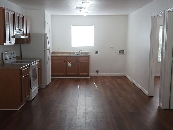 4th image of 926 Drury Ln #4