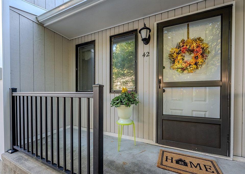 1st image of 42 Gordon Cir #42