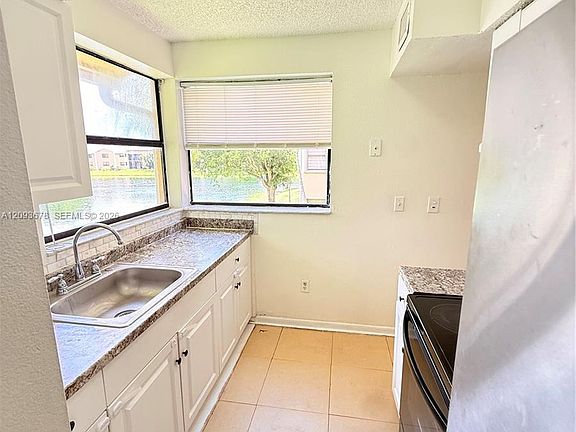 5th image of 1021 Adams Ave #1021E