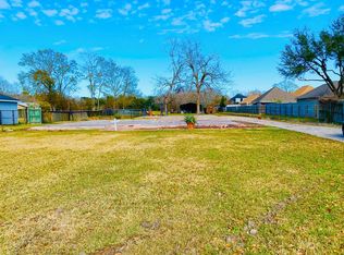 774 South Ave, Port Neches, TX 77651