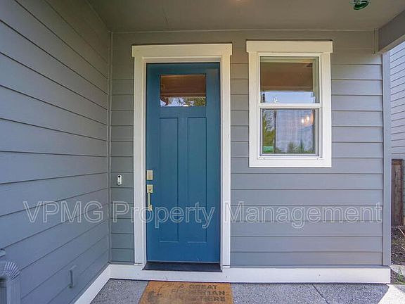 4th image of 10819 NE 99th Ave