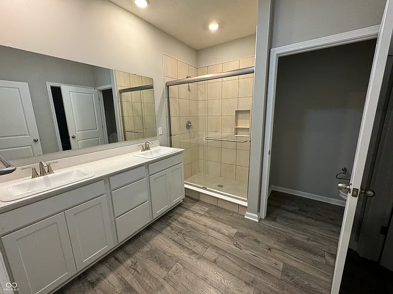855 Downey Ln — Photo 13