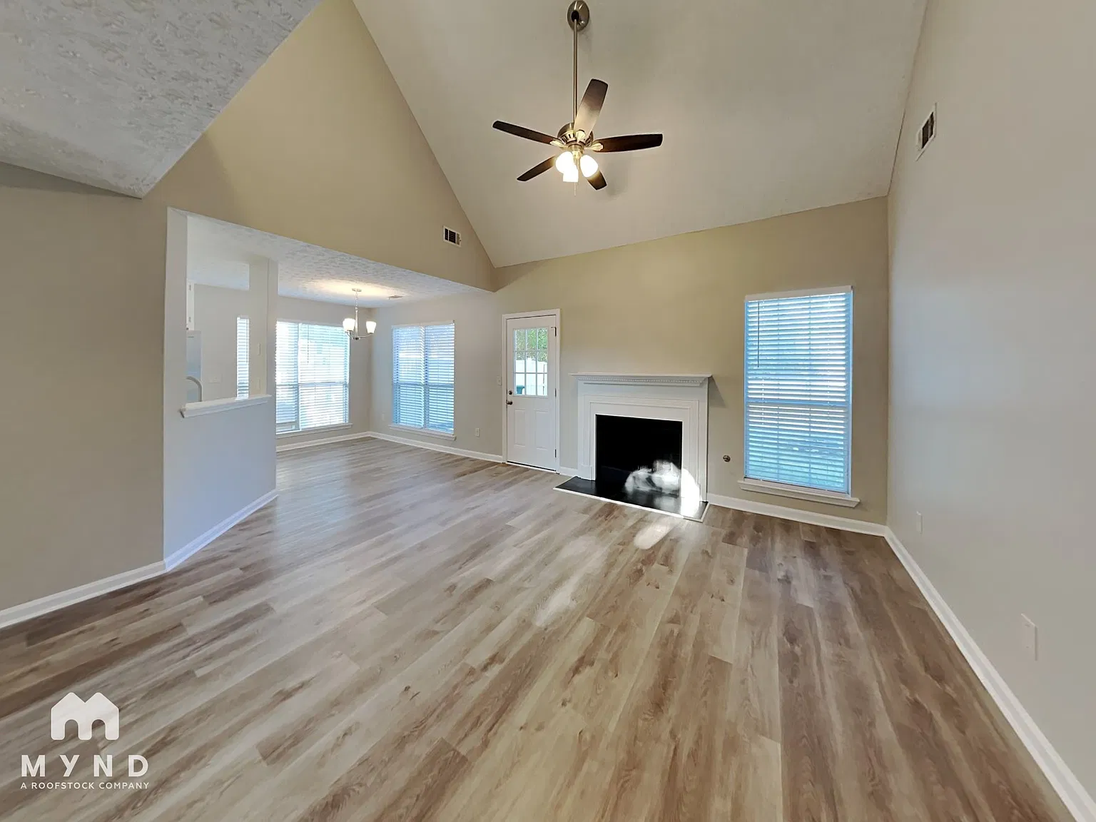 3 bed, 2.5 bath, 1694 sqft, $1,945 — Photo 3