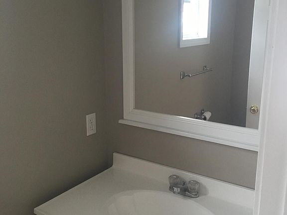 5th image of 621 Glen Ct