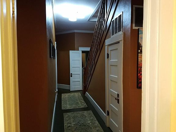 5th image of 1087 E College Ave