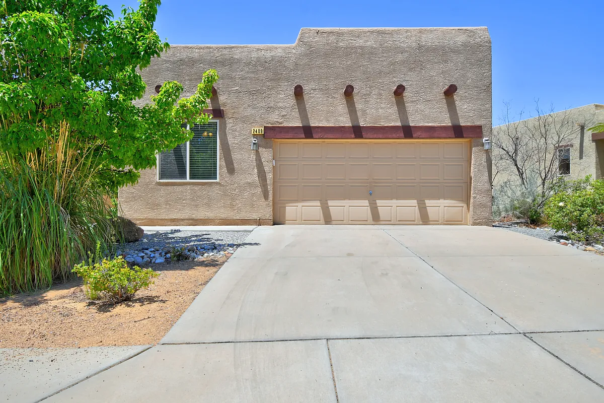 Stand Alone Townhouse - 2409 Treviso Dr SE