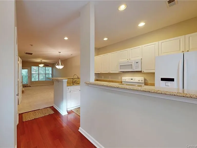 15250 Coventry Court Ln — Photo 2