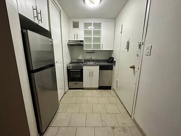 6550 Wetherole St APT 1A, Flushing, NY 11374