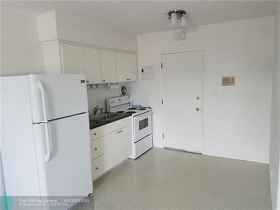 3rd image of 3045 N Federal Hwy #C