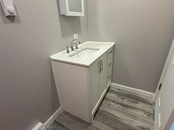 4th image of 100 S Van Buren Ave #1R
