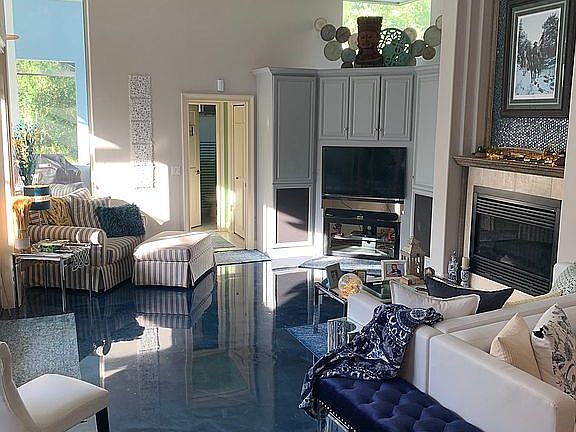 2nd image of 3715 Creekside Dr