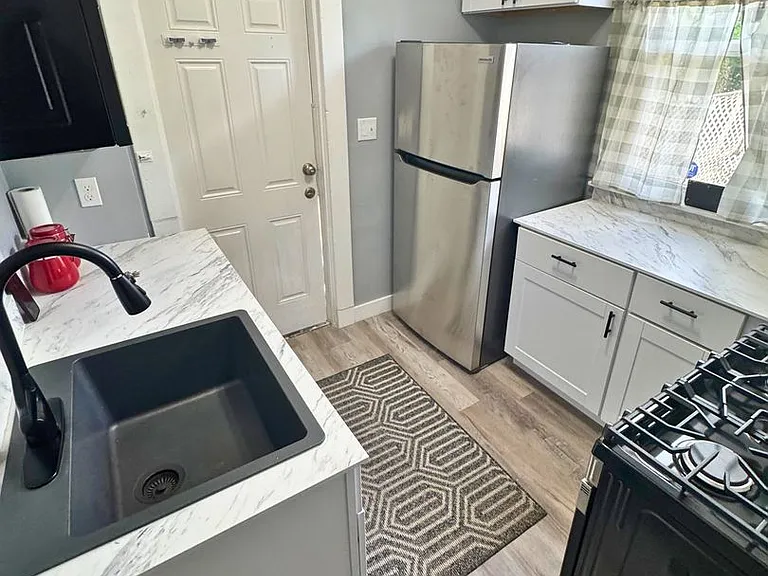 548 Radnor Ave — Photo 5